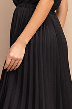 Load image into Gallery viewer, Pleated Midi Skirt in Black
