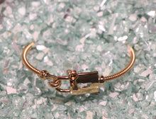 Load image into Gallery viewer, Thin Lock Carm Bracelet with Clasp
