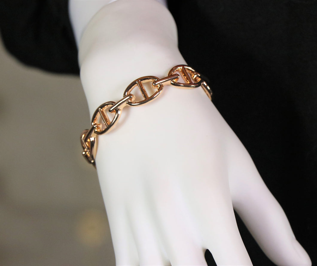 Metal Cuff Bracelet in Gold